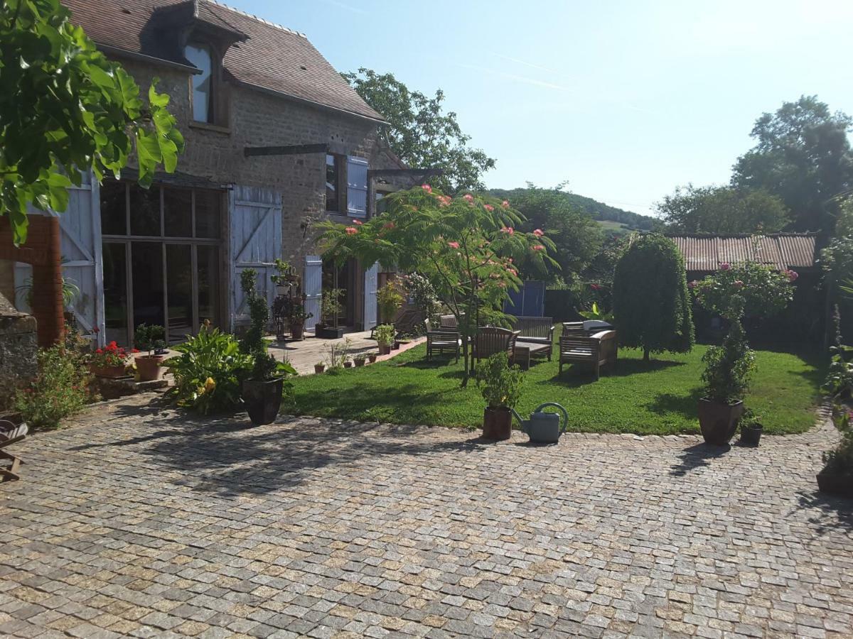 Gite Des Quatre Chemins La Vineuse Buitenkant foto