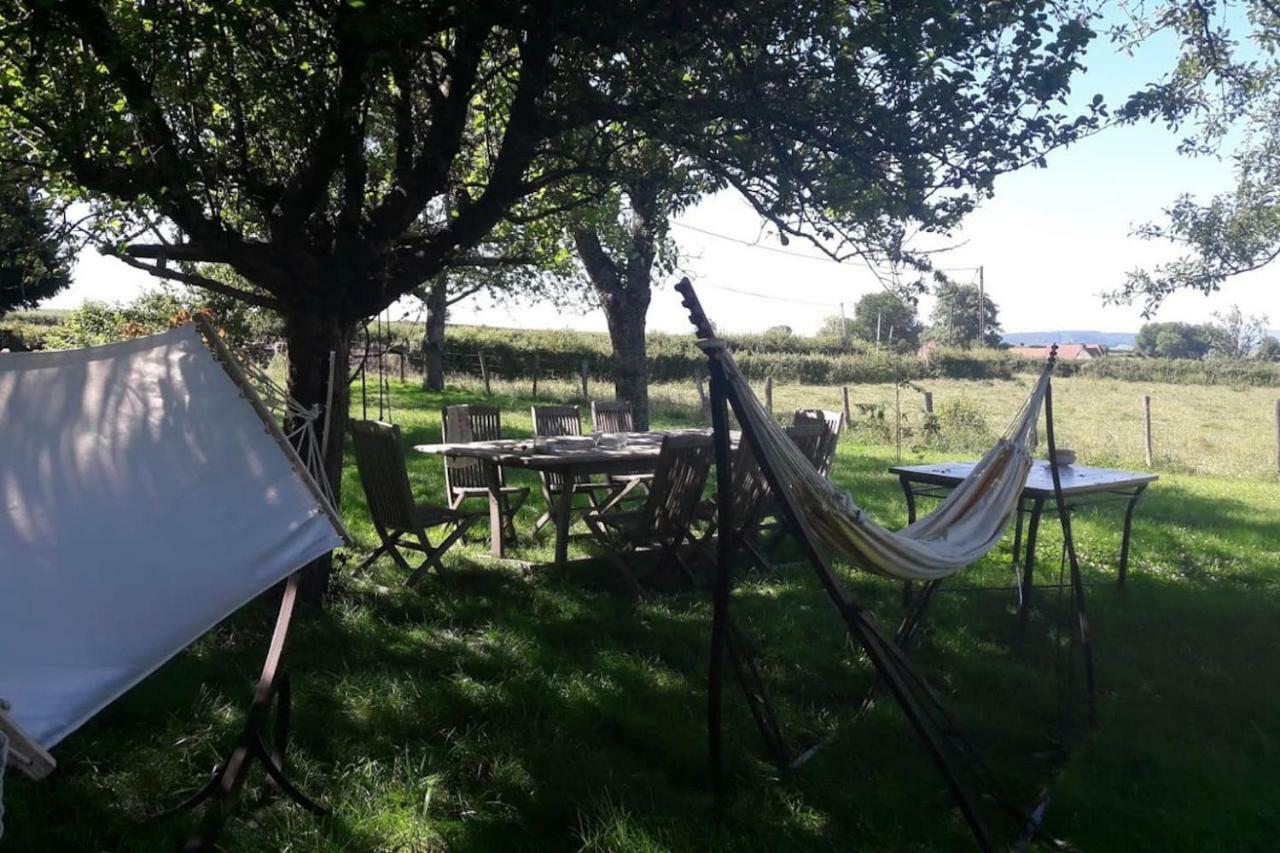 Gite Des Quatre Chemins La Vineuse Buitenkant foto